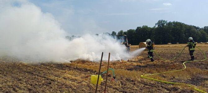 Ballenpresse in Brand
