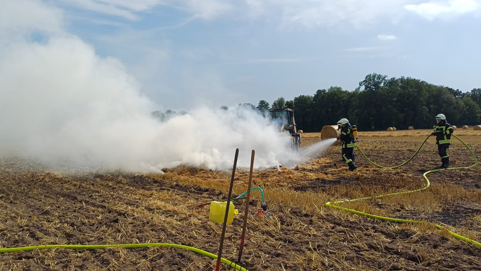 Ballenpresse in Brand